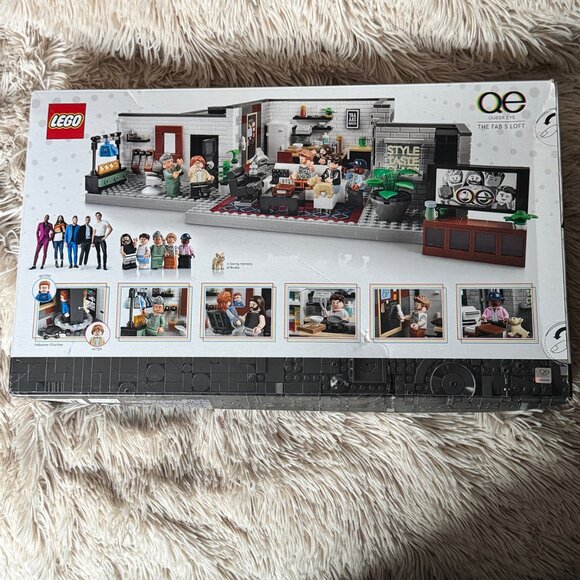 LEGO 10291- QUEER EYE – THE FAB 5 LOFT - RETIRED - Picture 5 of 6